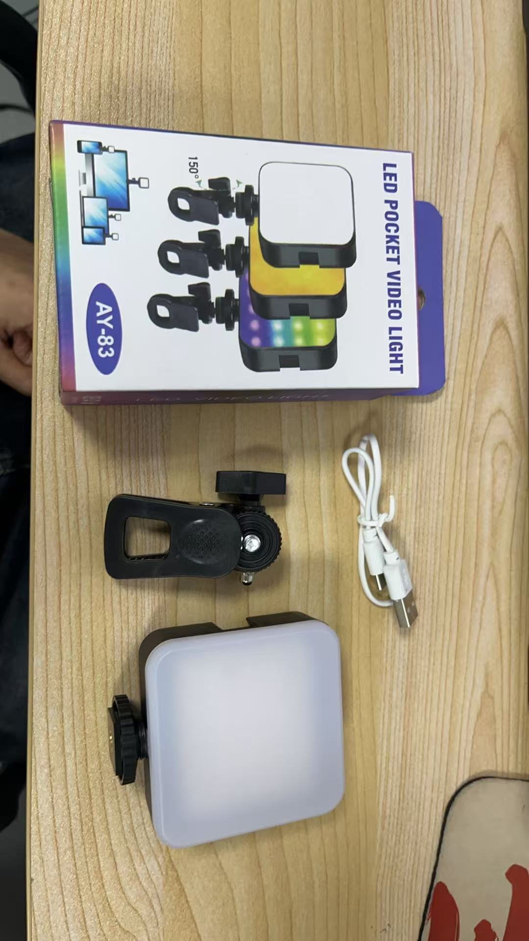 Luce tascabile RGB Luce di rie - Outdoor Lighting Video recensione e prezzo